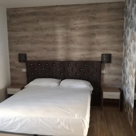 Olga Locdenia Villa Елс Поблетс Екстериор снимка